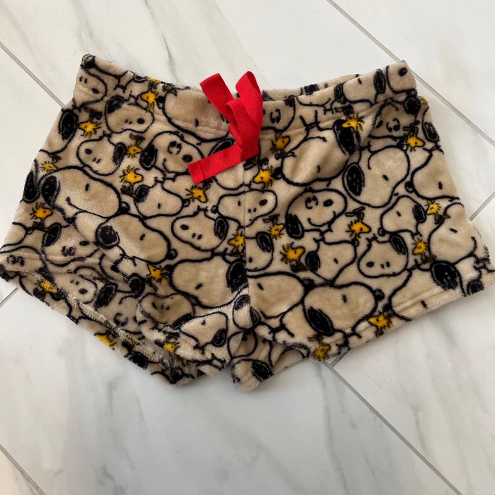 Peanuts Shorts with Red Bow